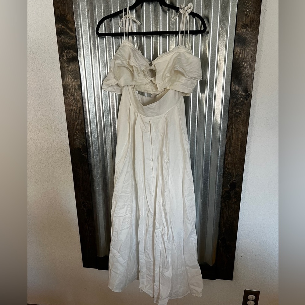 Beautiful White Two Piece perfect for a vacation.